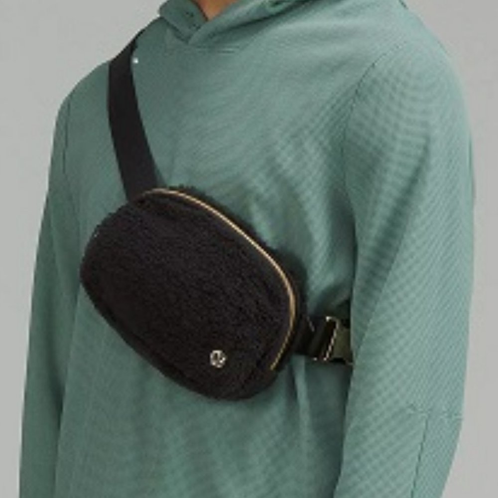 Lululemon Everywhere FLEECE Belt Bag - Black sherpa with gold hardware  NWT